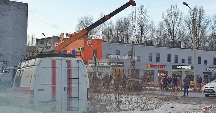 На Липовой горе из-за провала в асфальте перекрыли дорогу_162603