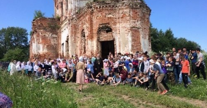 Волонтеры провели субботники у памятников культуры Ярославской области
