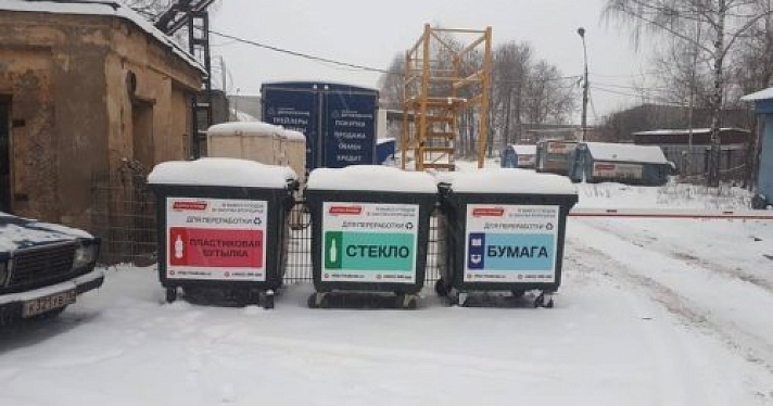 Неудобный ящик для постоянного сбора вторсырья на Базовой заменили тремя новыми контейнерами