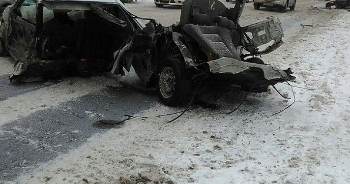 В Ярославском районе при ДТП машина превратилась в груду металлолома  _132447