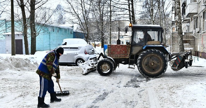 На уборку Ярославля от снега вышла новая спецтехника