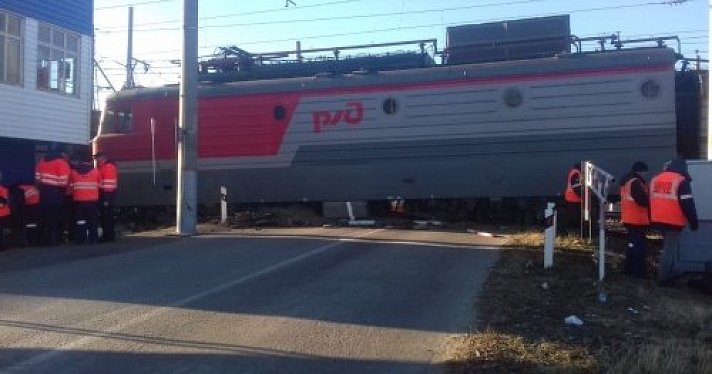 Железнодорожный переезд в Козьмодемьянске, где с рельсов сошел поезд, открыли для автомобилей