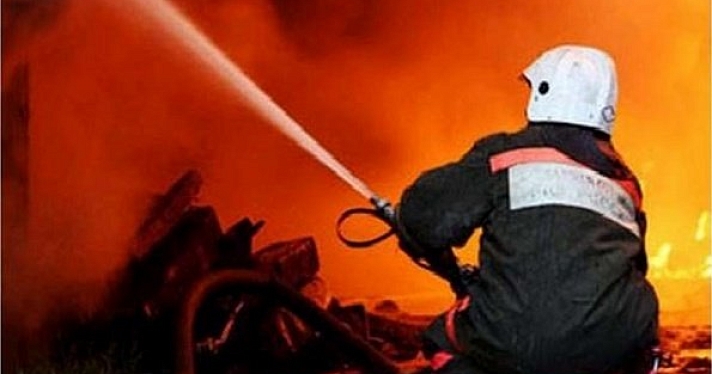 Двоих детей вынесли из горящего дома в Первомайском районе