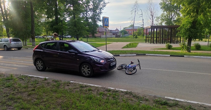 Выскочил на дорогу: в Переславле-Залесском водитель легковушки сбил несовершеннолетнего велосипедиста