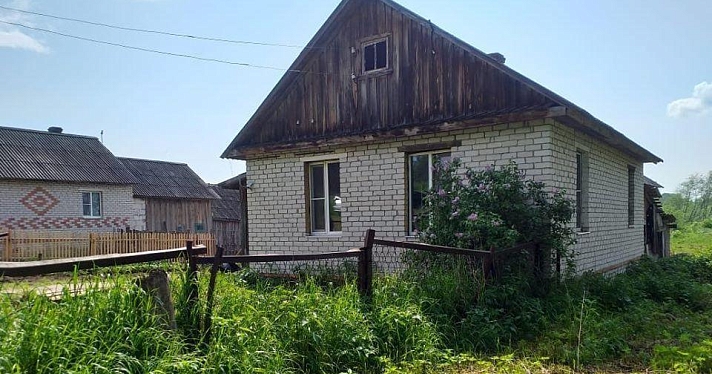 Для семьи из Угличского района, которая потеряла троих детей в пожаре, купили дом