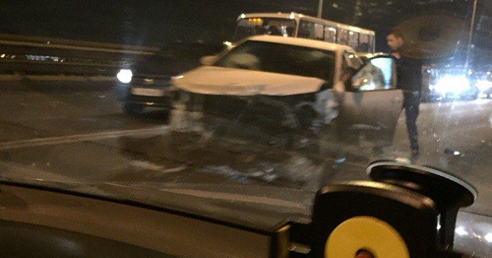 ДТП на Октябрьском мосту в Ярославле: один человек погиб_130115