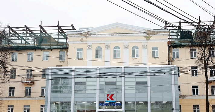 Нужна крыша, а не скандал: жильцы дома на улице Победы в Ярославле требуют продолжения ремонта