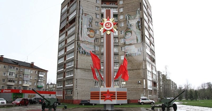 На площади Жукова в Рыбинске поставили две пушки