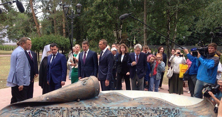 Во время визита Сергея Собянина открыли панно «Карта города Ярославля»_121677