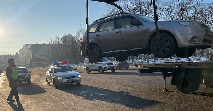 В Ярославле устроили облаву на нарушителей парковки на улице Победы_227493