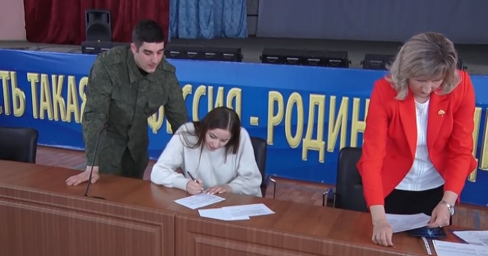 «Сказали, скоро увезут»: в Ярославле проходят церемонии бракосочетания для мобилизованных