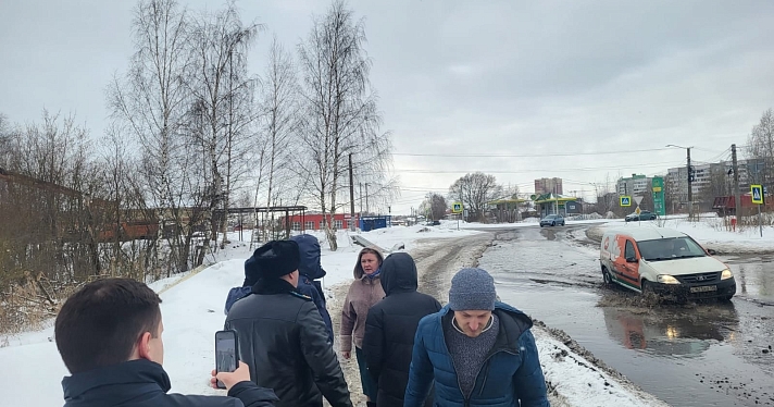 Прокуратура потребовала починить дорогу на выезде из поселка Красный Бор_234972