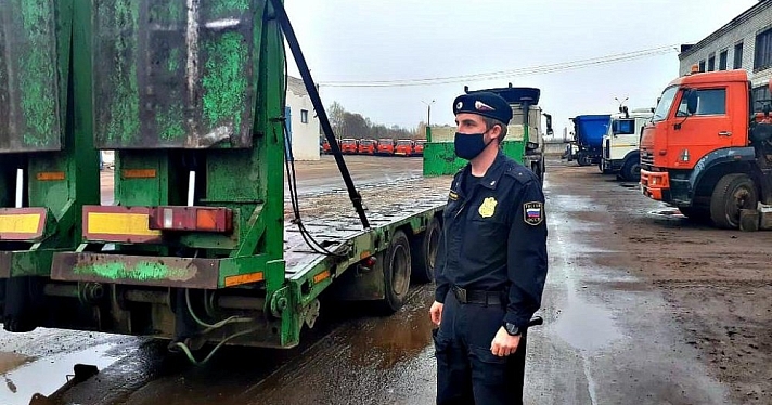 У ярославского бизнесмена за долги арестовали спецтехнику