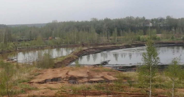 Уровень кислогудронных прудов на территории НПЗ имени Менделеева назвали нормативным