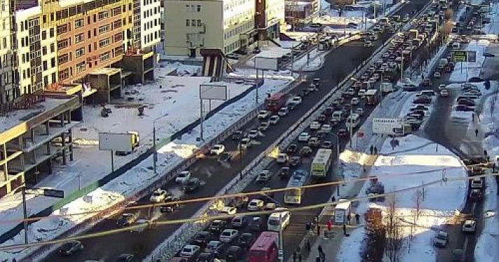 Эксперимент со светофорами на Московском проспекте в Ярославле остановили из-за ДТП и пробок