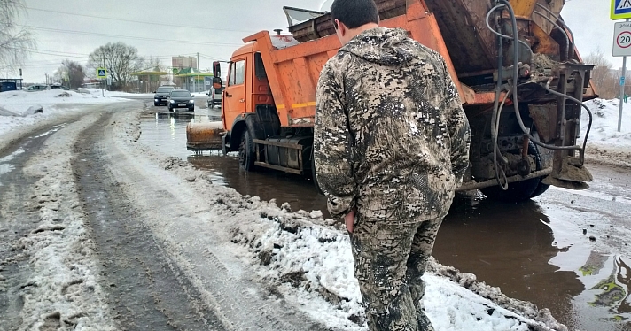 Прокуратура потребовала починить дорогу на выезде из поселка Красный Бор_234973