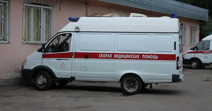 Отобрала куртку и вытерла ей пол: в Ярославле врачи скорой помощи подали в суд на неадекватного пациента
