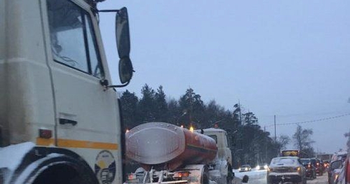 Руководитель «Спецавтохозяйства по уборке города» Эдуард Снежков прокомментировал утренние пробки в Ярославле