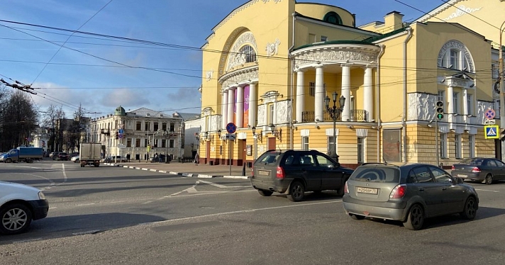 Беженцы из ДНР и ЛНР смогут бесплатно посетить спектакли театра имени Волкова