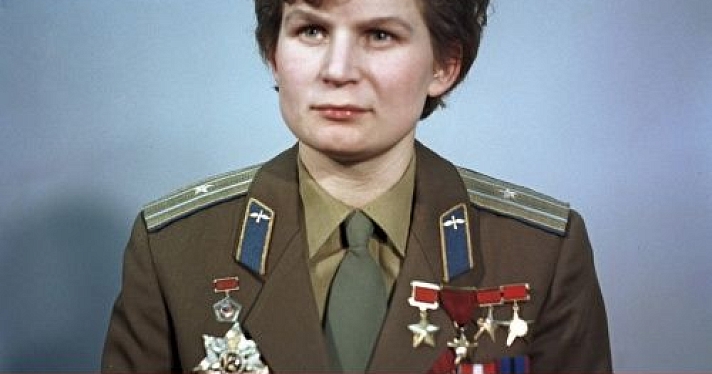 Владимир Слепцов бросился защищать Валентину Терешкову в соцсетях: поставил ее фото на аватарку, двинул хэштег #ЗаТерешкову и написал гневный пост