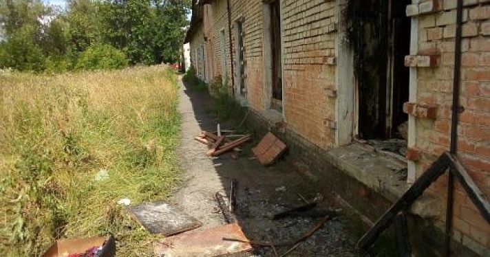 В Ярославле у многодетной матери сгорело жилье. Где она будет жить и как помочь семье?