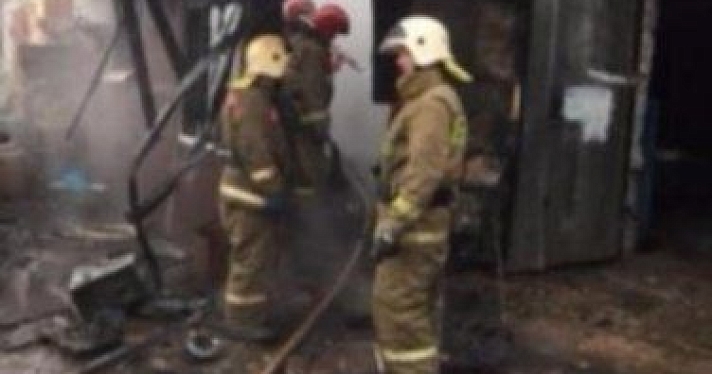 В Ярославле на Костромском шоссе сгорел автосервис 