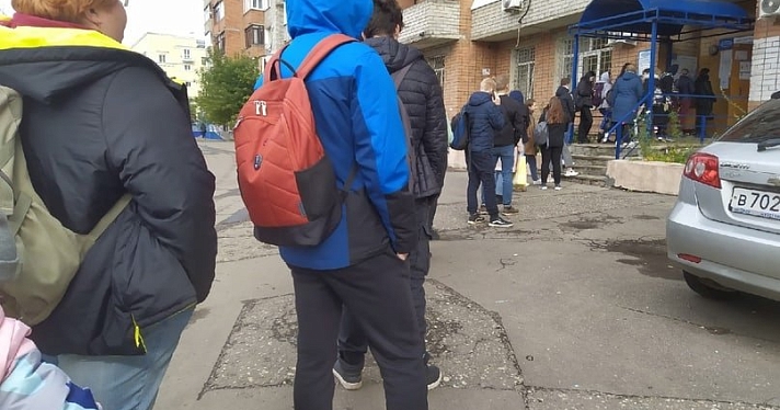 «Невозможно купить»: ярославцы выстроились в очереди за проездными