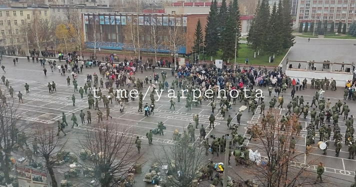 Тревожный и трогательный момент: в Ярославле начались отправки мобилизованных_224457