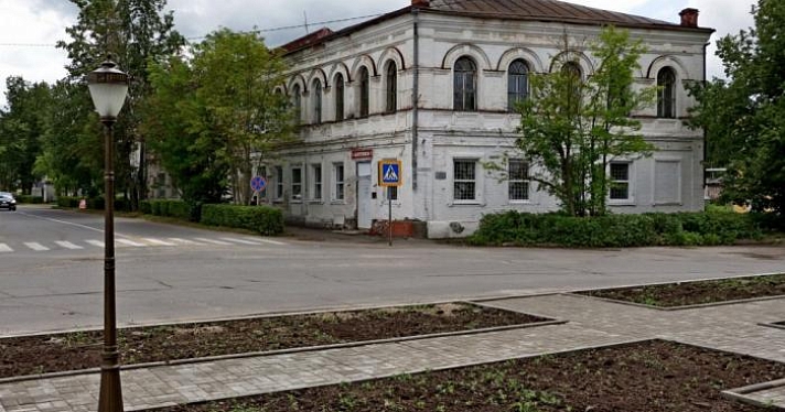 Пошехонская администрация поставила двери на выявленный памятник и получила штраф