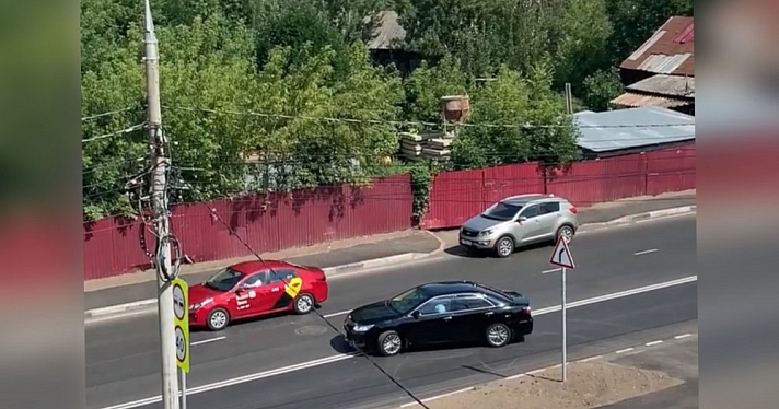 Водитель мэра нарушил ПДД и попал на камеру: комментарий Владимира Волкова 