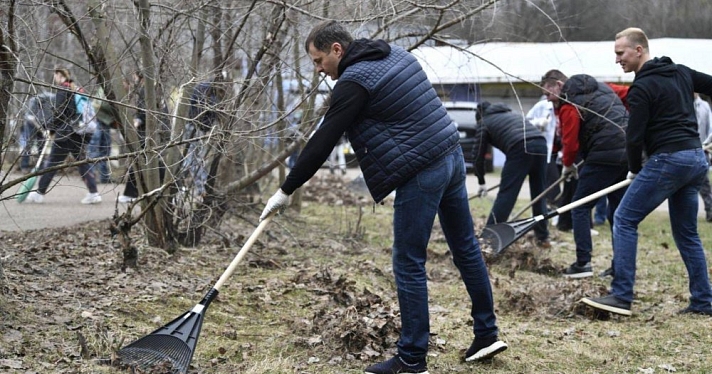 Владимир Волков принял участие в общегородском субботнике