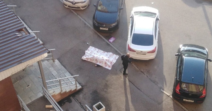 Из окна в Брагино выпал мужчина